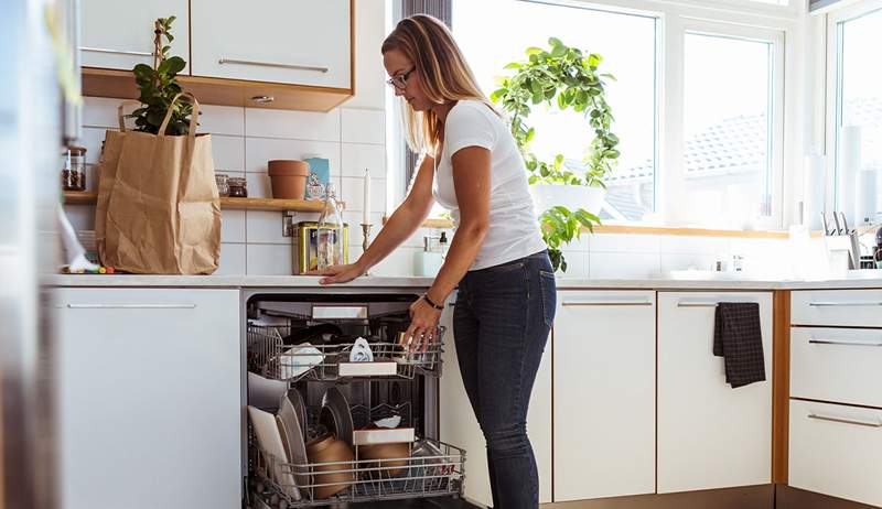 4 pletter i dit hjem, hvor bakterier muligvis gemmer sig-og hvordan en rengøringsekspert tackler dem