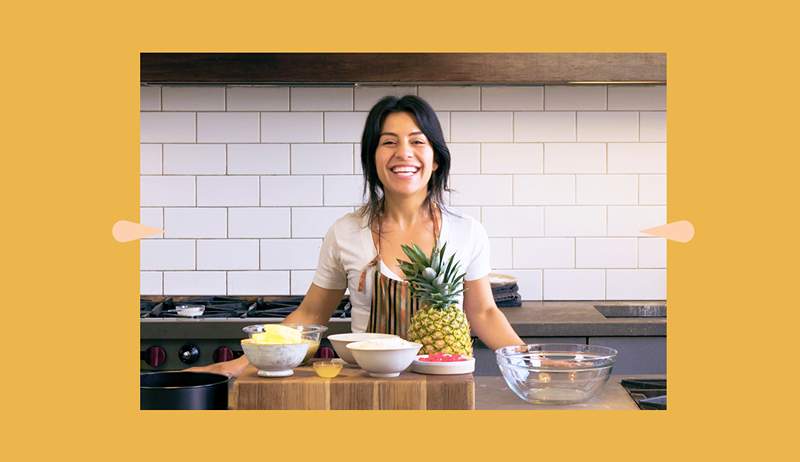 Ce gâteau à l'envers sans gluten et végétalien à l'envers est un éloge de saveur tropicale brillante