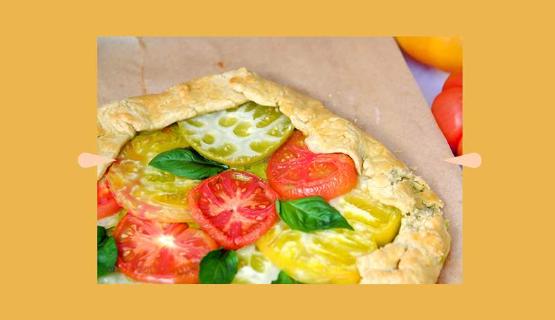 Acest Galette de tomate pesto-uri fără tampon este un showstopper care se adună de vară și combate inflamația cu fiecare mușcătură