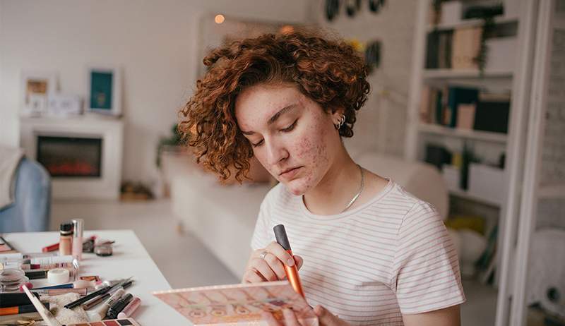 `` Je suis dermatologue, et ce sont les 8 principales raisons pour lesquelles votre acné s'aggrave au lieu de mieux ''