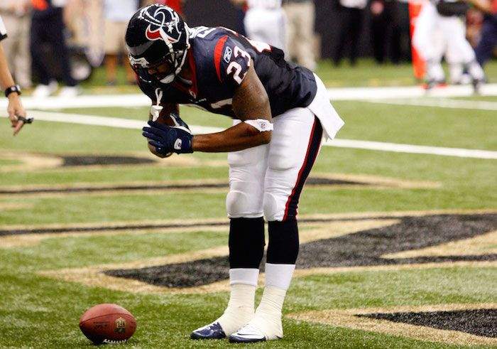 Perguntas e respostas O jogador da NFL cuja celebração de touchdown é um “arco de namaste”