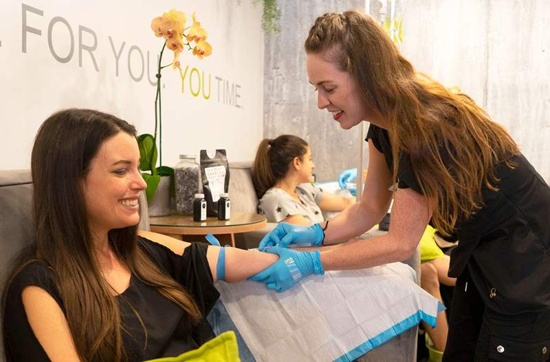 Ce salon de manucure propose maintenant des gouttes de vitamines directement de la chaise pédicure