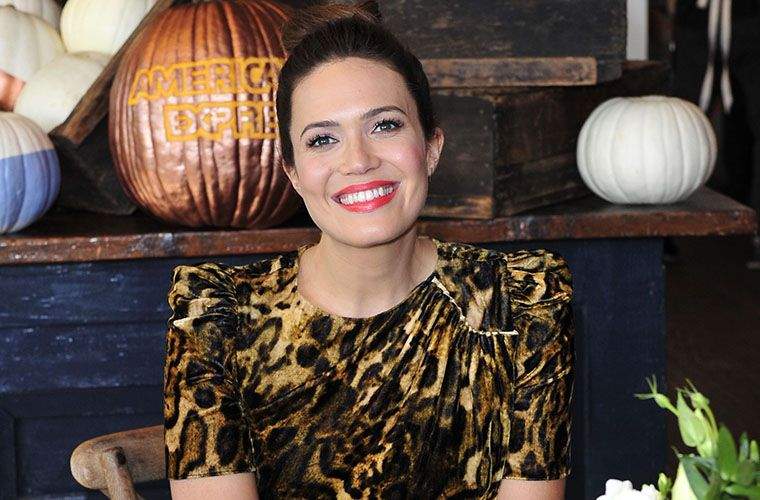 De dankbaarheidspraktijk Mandy Moore heeft gepland voor haar Thanksgiving -diner