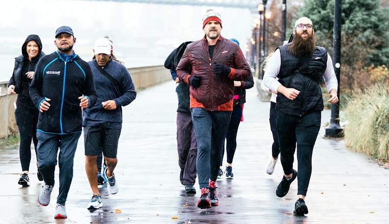 Pärast heategevusorganisatsiooni Tagasi minu jalgade jooksmist jagab näitleja David Harbor, kuidas Running suurendab tänulikkust