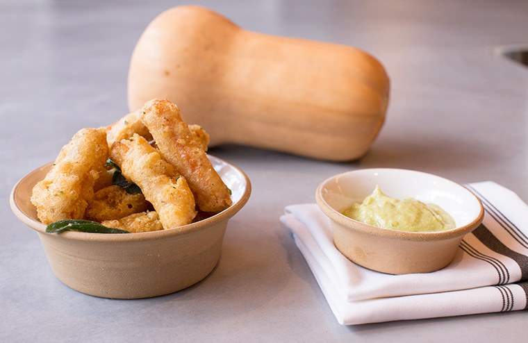 Essas batatas fritas de abóbora são uma vitória de comida de festa do dia