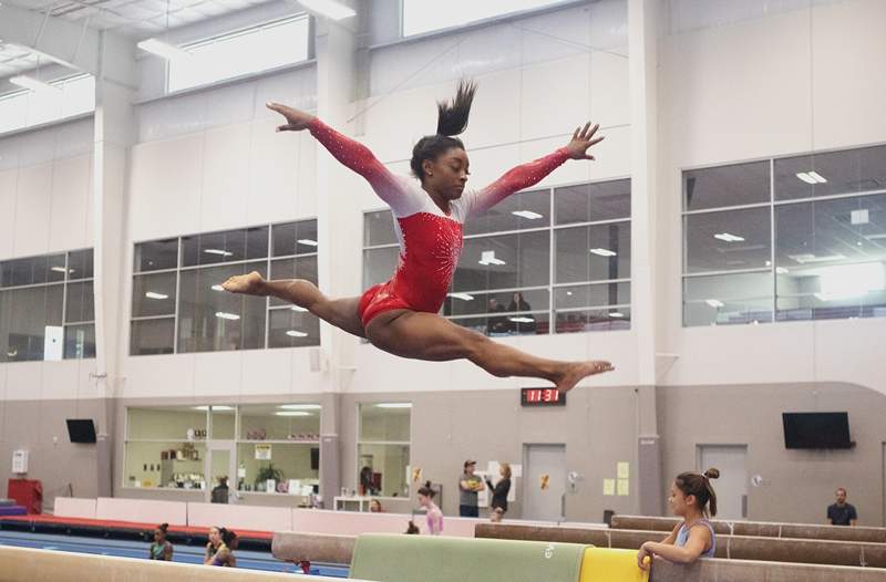 Primele 3 lucruri pe care Simone Biles le face în fiecare zi pentru a acorda prioritate sănătății și sănătății ei