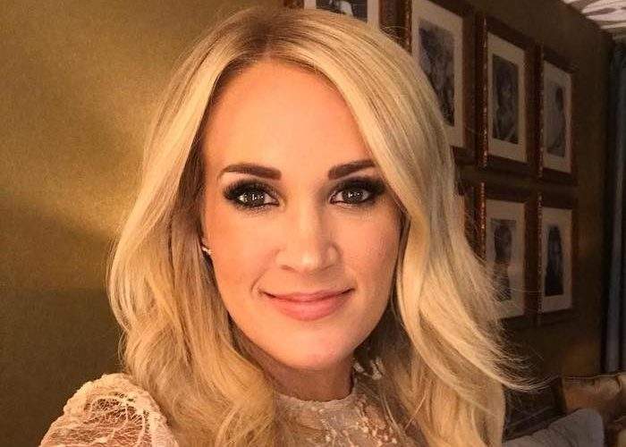 Yllättävä ainesosa Carrie Underwood lisää smoothiejaan hänen harjoituksensa ylikuormittamiseksi