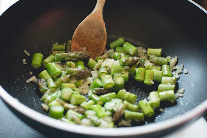 ¿Deberías estar realmente cocinando con aceite de oliva??