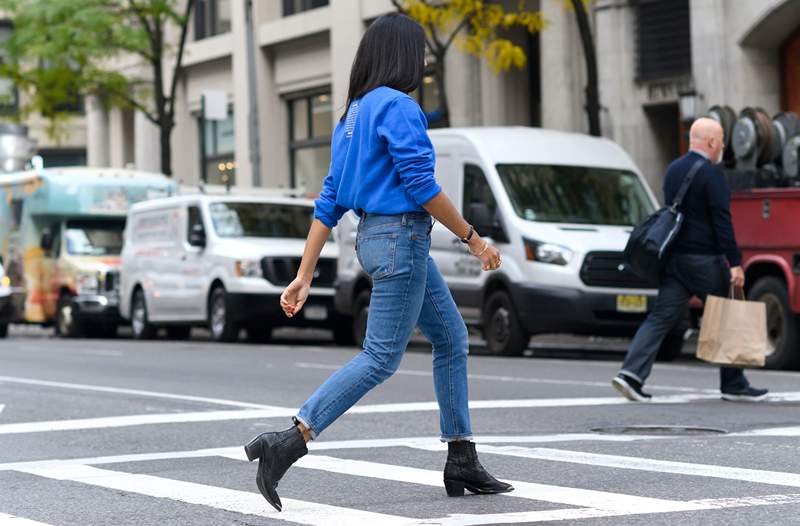 15 paar comfortabele jeans die je zullen overtuigen om het stuk te verlaten voor je training