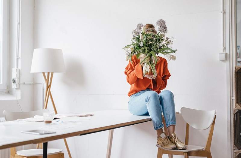 Dies ist der geniale Trick, um frische Blumen länger zu halten, als Sie vermissen