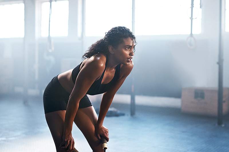 Latihan Latihan Kombo Ini Membakar Triceps Anda * Dan * Membuat perut bagian bawah Anda terbakar