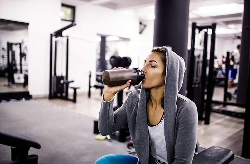 Trader Joe's Banana y Almond Butter Protein Smoothie es un combustible perfecto después del entrenamiento