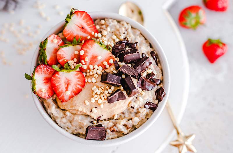 Resep oatmeal selai kacang cokelat ini adalah jumlah yang tepat dari 'terlalu banyak'