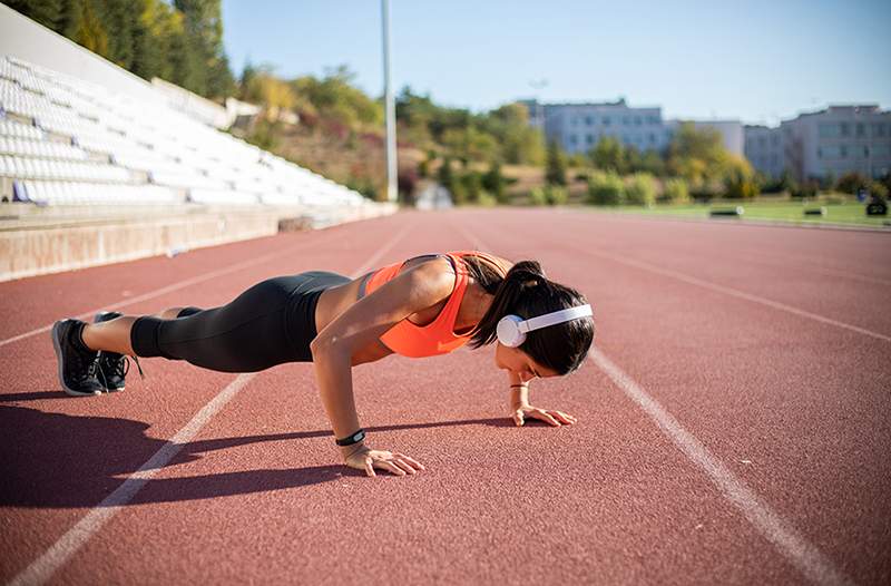 Dieses 4-minütige MAX-Rep-Training ohne Ausrüstung brennt so gut