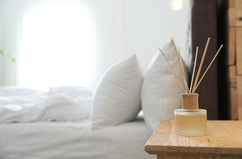 En DIY Reed -diffusor får dit hjem til at lugte som en spa for under $ 15