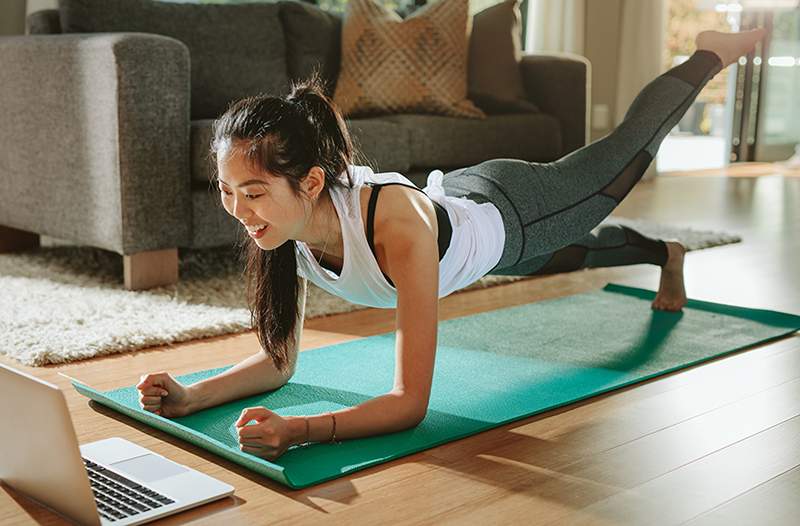 Exercícios de dança cardio que podem ser feitos em casa e pula sua frequência cardíaca