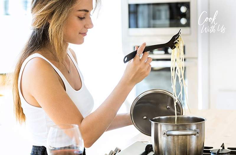 Lewati garam dan bumbui air pasta dengan alternatif rendah-sodium yang sehat ini