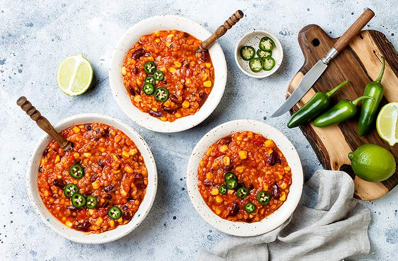 Detta friska chili-recept är läckert, laddat med fiber, * och * tarmvänligt