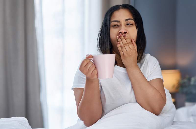 Kayıtlı bir diyetisyen, yiyecek hangoverinin neden olduğunu açıklıyor (ve onlar hakkında ne yapmalı)