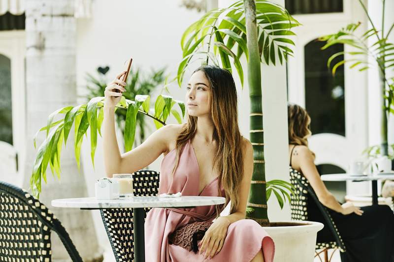 Este vestido é basicamente as leggings equivalentes a roupas formais, e eu nunca quero tirá -lo