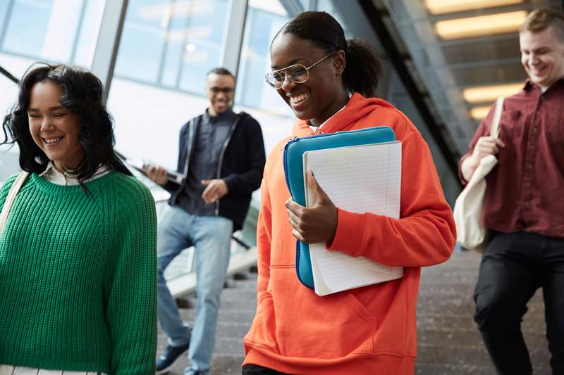 Ik ben een professor die studenten aanmoedigt om danspauzes te nemen-dit is wat er gebeurt als je te veel zit