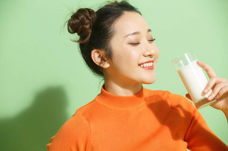 Alt-Milk tuleb teie niisutaja jaoks ja teie kuiv nahk joob seda kohe üles