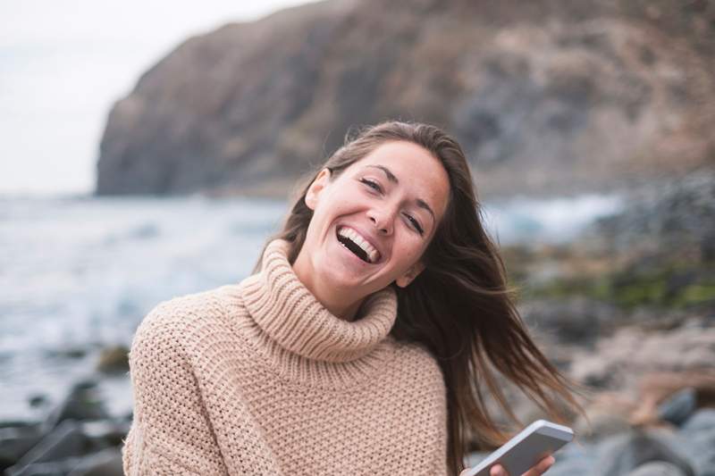 Un facial partage le piratage le plus génie pour garder la peau hydratée lorsque vous portez du maquillage