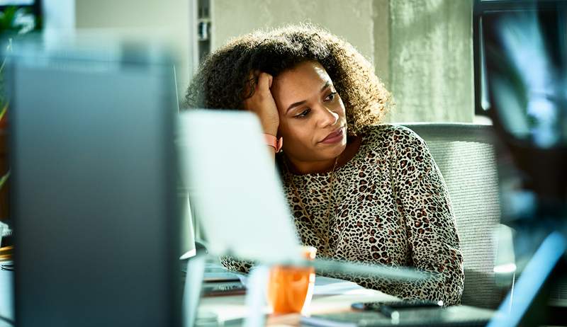 Según un psicólogo, cómo aliviar los 7 desencadenantes más comunes de la ansiedad relacionada con el trabajo