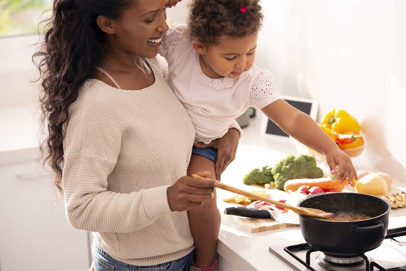 Nonstick, rustfrit stål, keramik og støbejern-det rigtige tidspunkt til at bruge hver type gryde, ifølge en kok