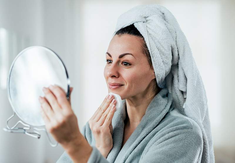 Questo rimozione del trucco fatto in casa a 4 ingredienti può effettivamente prendersi cura degli affari