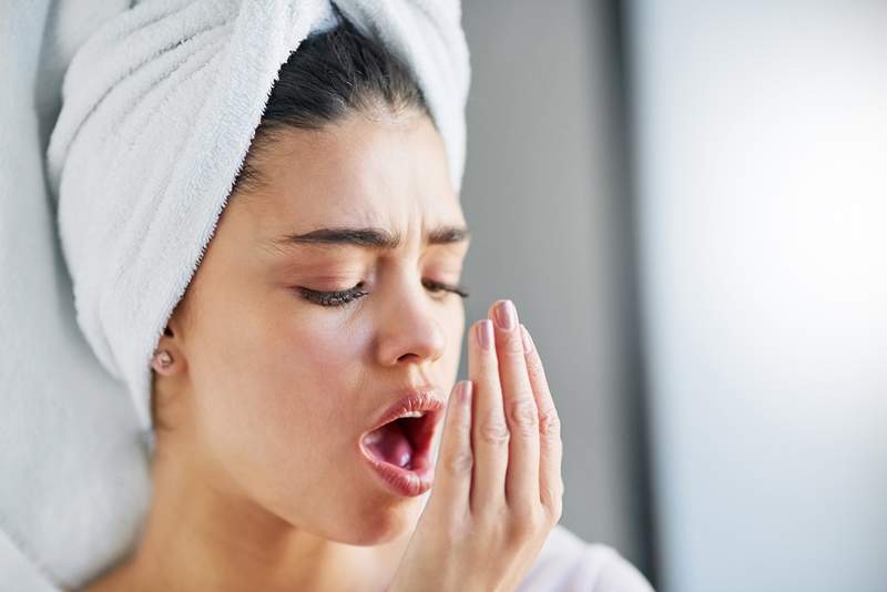 ¿Estás cepillando el tabaco?? Esto es lo que su mal aliento puede decirle sobre su salud