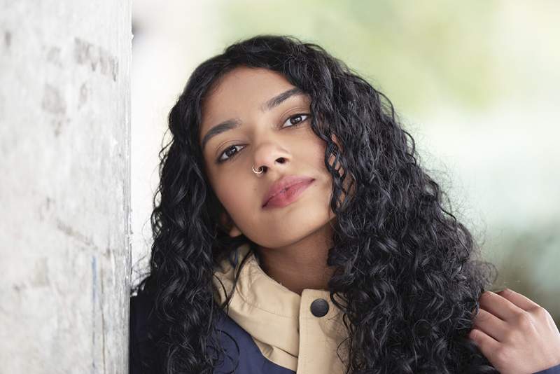 Ce baume à cheveux qui zippe les extrémités fendues en 30 minutes est la meilleure chose à une coupe