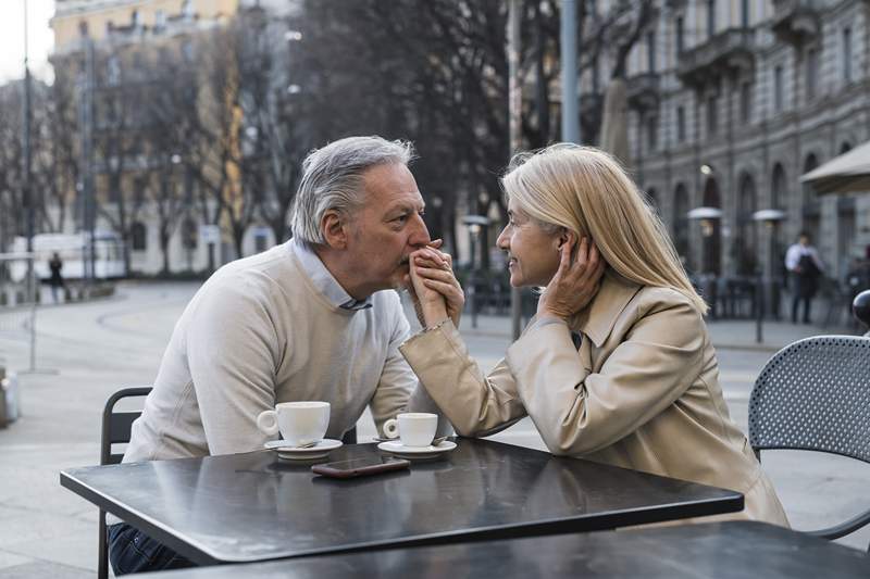 Il sorprendente beneficio per la salute di essere in una relazione con un ottimista