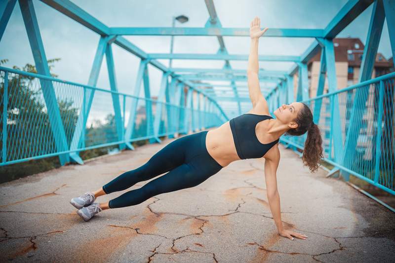 Denne 'Around the World' Plank -serien fungerer hver muskel i kjernen din på bare 5 minutter