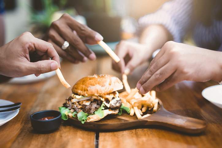 Izrada hamburgera ili hot-dog koji je odličan za vaše crijevo je lako s ovim savjetima odobrenim