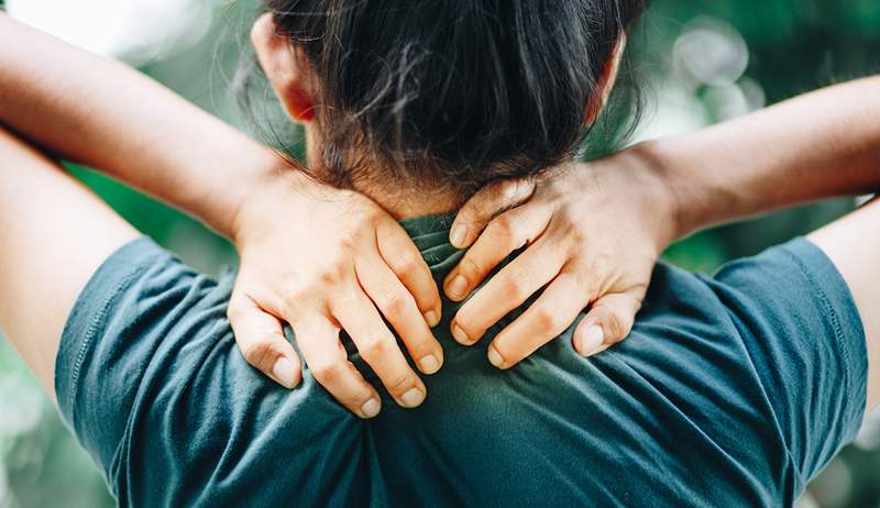 Aquí le mostramos cómo desatar cada nudo en tu cuello en 3 minutos plano