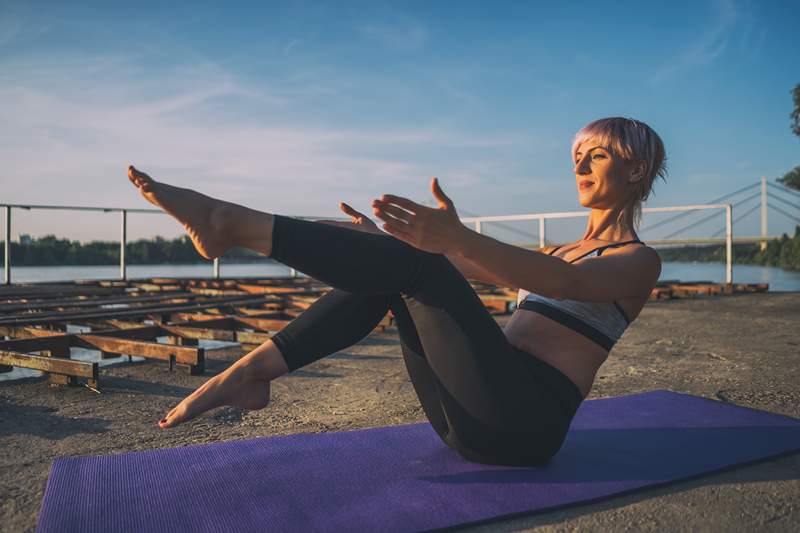 En av de svåraste Pilates ABS-rörelserna är en av de enklaste att röra upp, men här är hur man spikar den