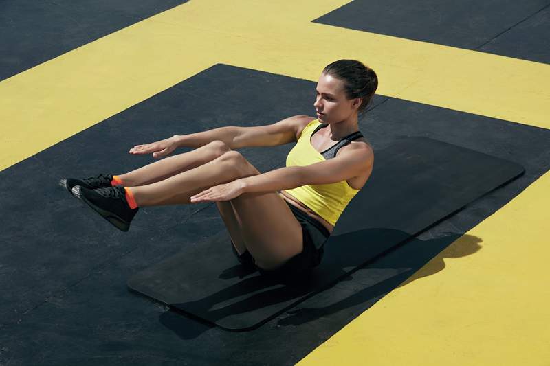 Latihan HIIT AB selama 15 minit ini akan membakar teras anda 360 darjah daripadanya