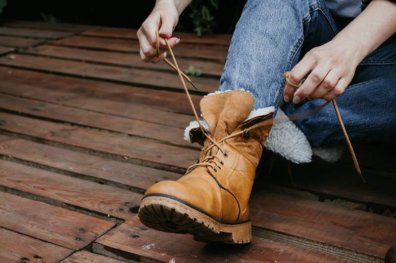 Soy un podólogo, y aquí le mostré cómo deshacerse de los tacones secos y agrietados en el invierno