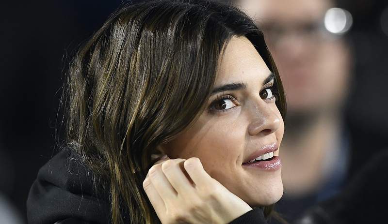 Zaklinje se u kolut esencijalnog ulja koju Kendall Jenner savršen za borbu protiv prazničnog stresa