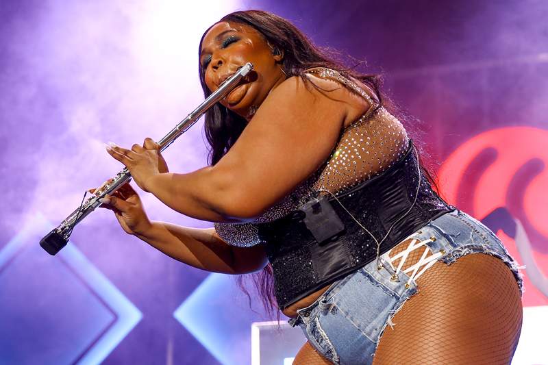 Lizzo é artista do ano, e ela também é meu herói de saúde mental pessoal