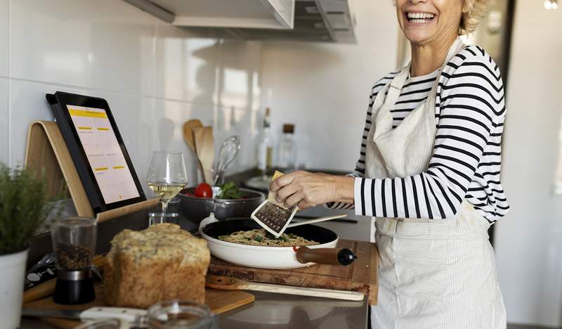 Sur la Table's Summer Sale har sjeldne tilbud på bestselgere fra Le Creuset, Staub og mer