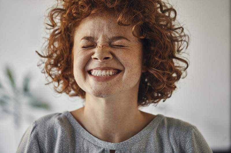 Esto es * exactamente * lo que le sucede a sus dientes y encías si nunca hilo dental