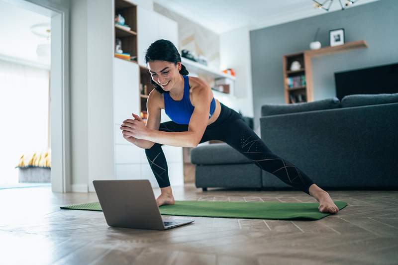 Zoom -Workouts füllen die Leere leerer Studios jeweils einen Videoanruf