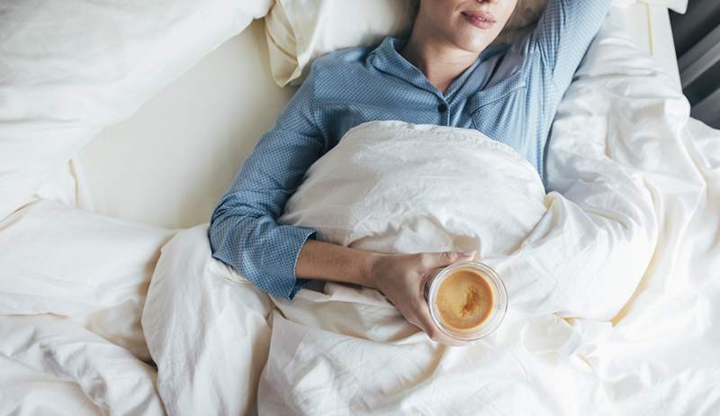 Cómo hacer un café con leche antiinflamatorio a base de plantas en su licuadora