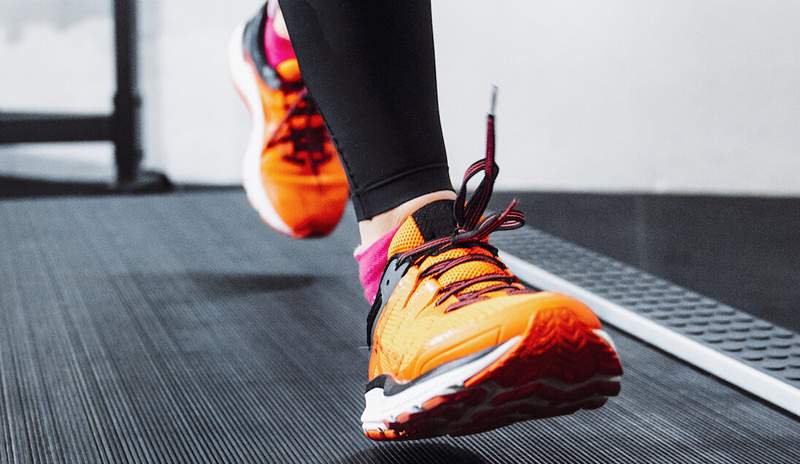 Queste sono le migliori scarpe per correre sul tapis roulant, secondo i podologi e gli istruttori di fitness