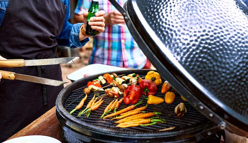 Varför du alltid ska rengöra din grill med en potatis