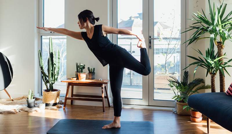 Hur yoga kan hjälpa dig att hitta vänlighet på och utanför mattan