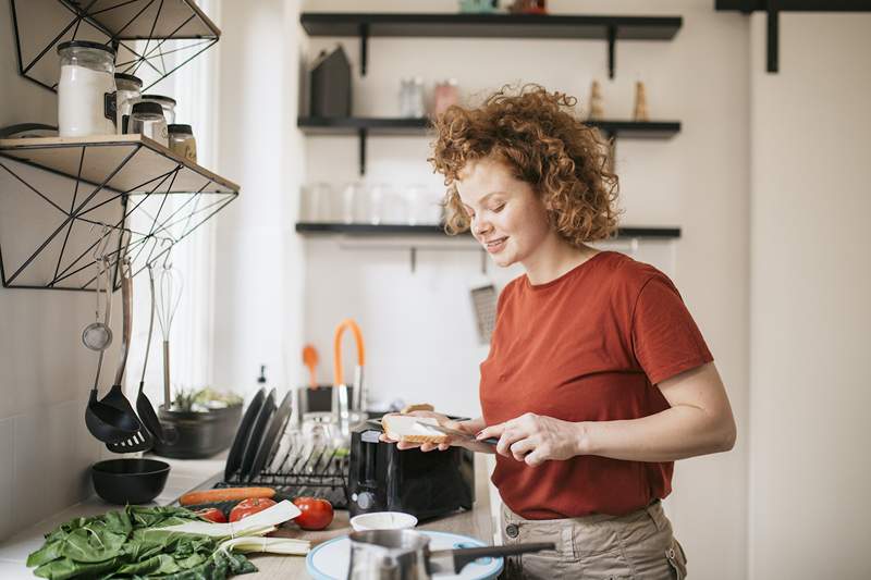 Dit is wat * echt * met je lichaam gebeurt als je stopt met het eten van gluten