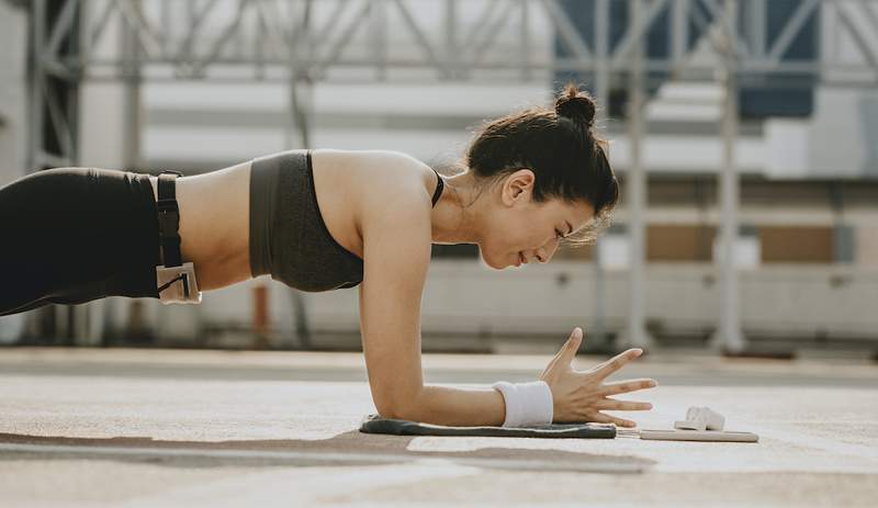 Soy un entrenador, y estos 4 patrones de movimiento de núcleo son el secreto de los abdominales más fuertes